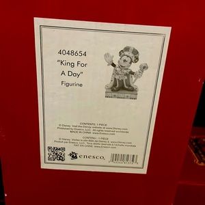 Jim shore king for a Day comes perfect condition with box